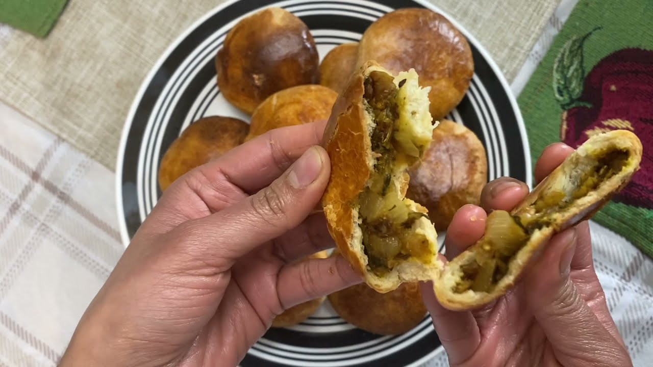 Onion stuffed kachoris