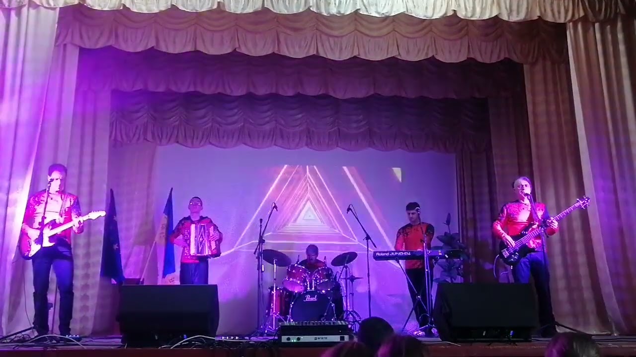 гурт,, Пасаж,, В платті  весільному