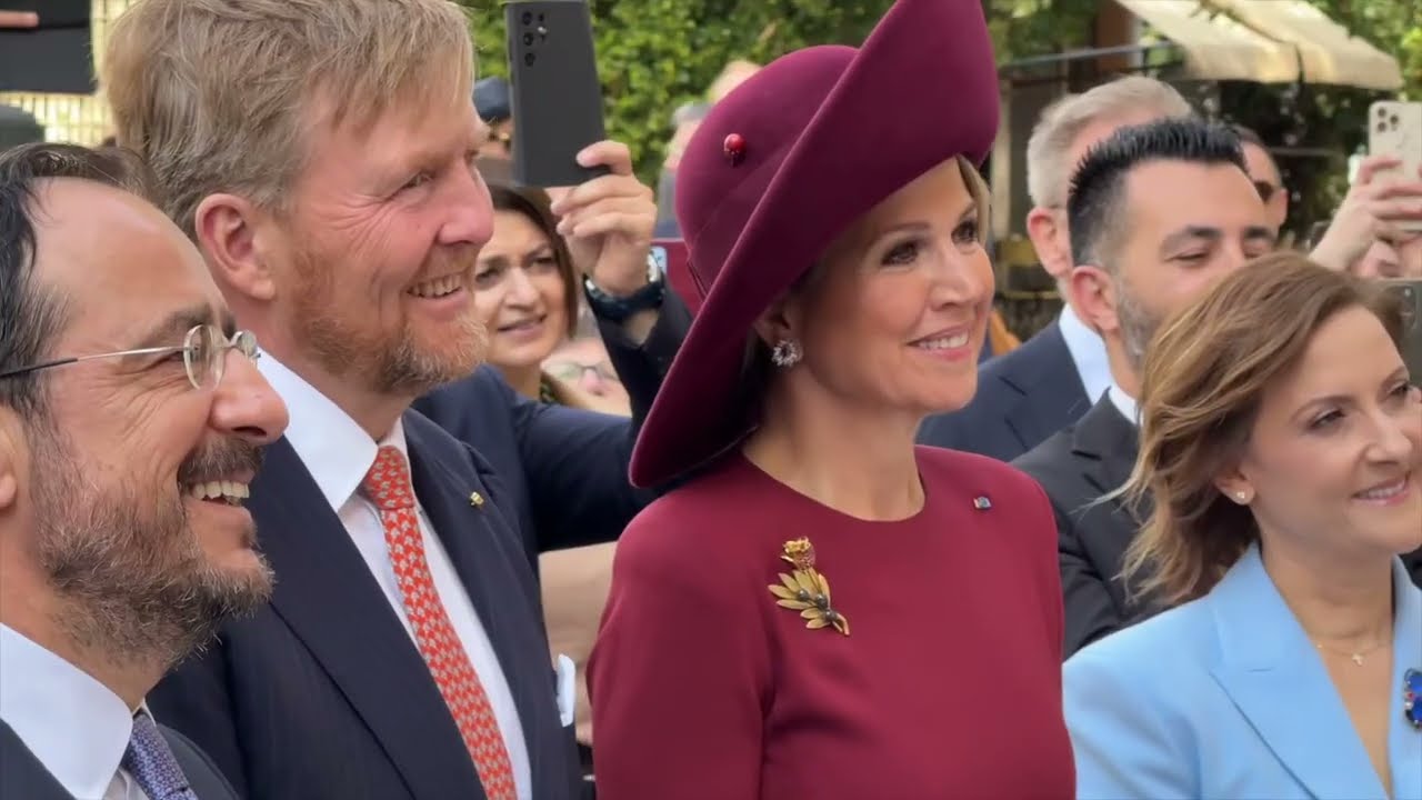 Koningspaar maakt wandeling langs Turkse grens