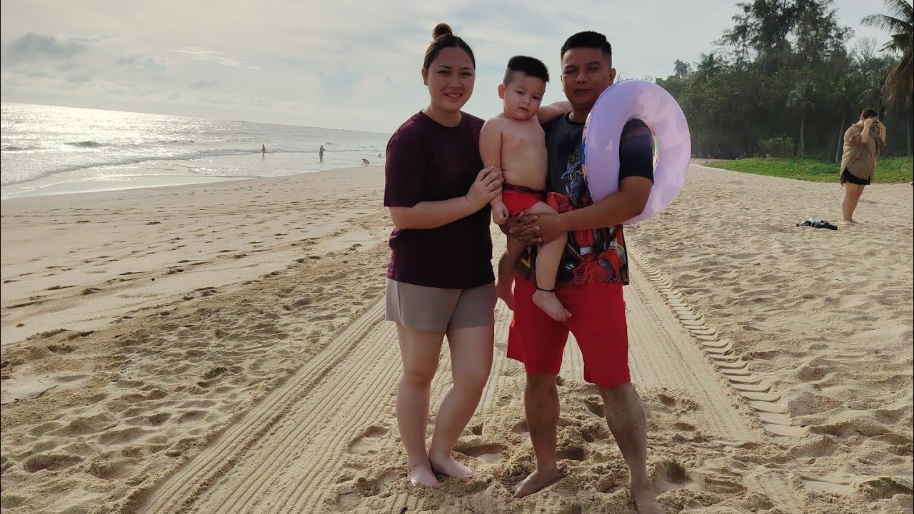 Mandi Di Desaru Beach in Bandar Penawar Sempena Cuti Krismas 