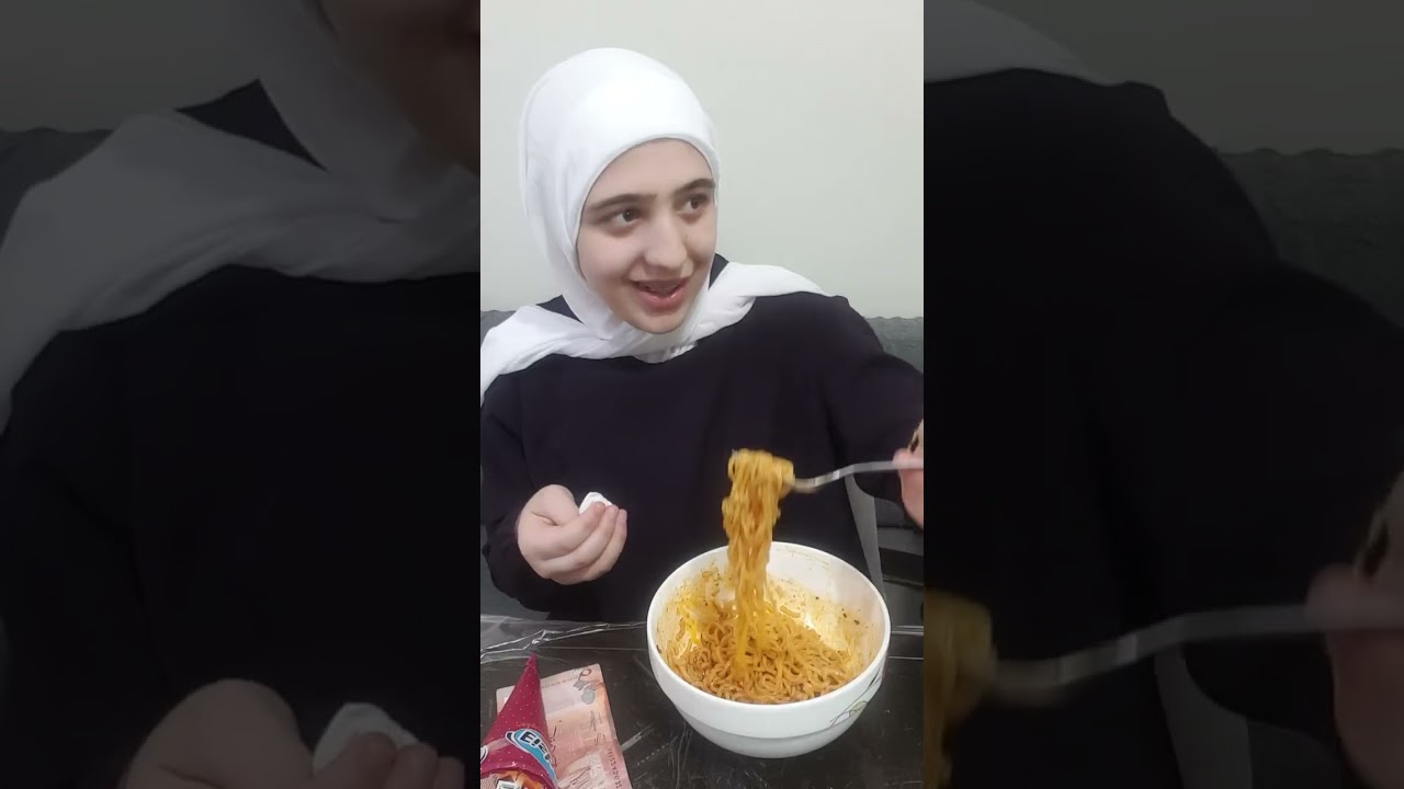 تحدي سرعة الأكل الأندومي  الحاااااررررر🥵 انا ومامي ❤