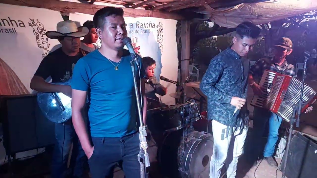 grupo tap&eacute;ra na aldeia Morrinho em Miranda MS.