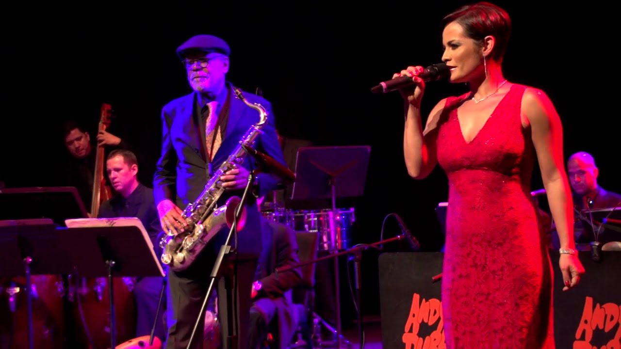 Maria Alejandra canta Que te ped&iacute; y Delirio