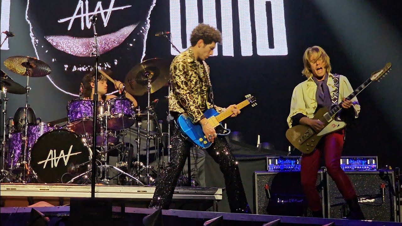 Amber Wild, first Seattle concert (as opening band) 2023 November 6th, full show dead center 4th row