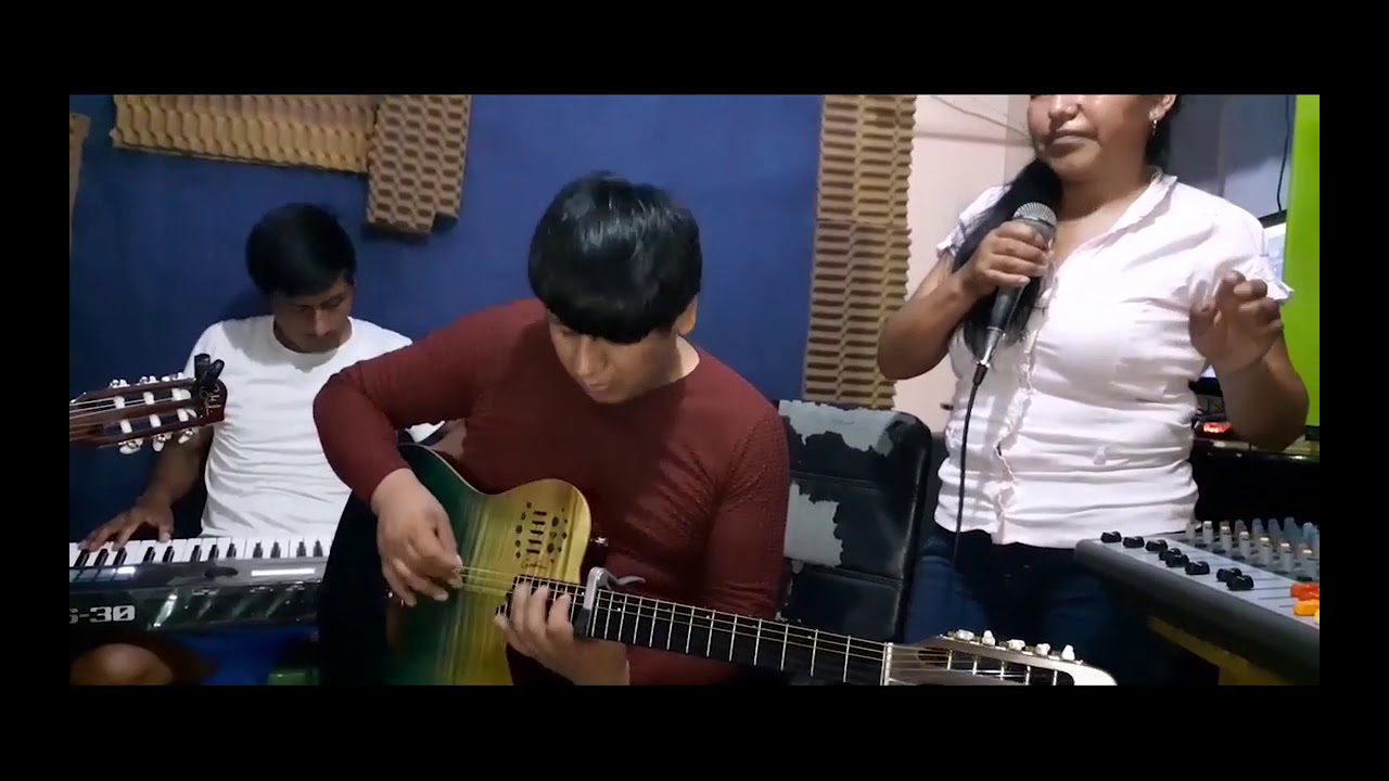 Hermoso melodia con requinto Martín chancavilcas suscribanse a mi canal youtube para mas videos