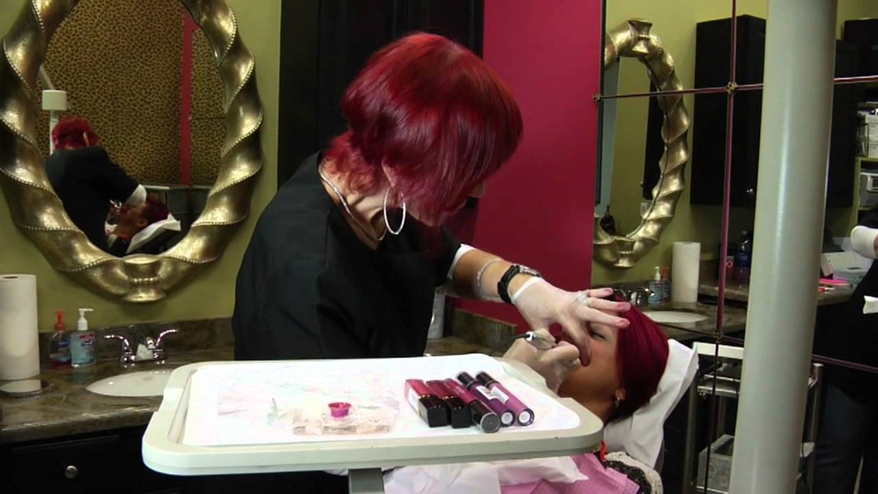 Permanent Makeup Lips - Live