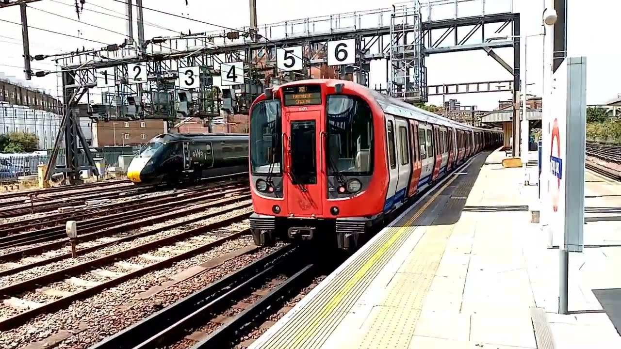 Trains at Royal Oak 28/07/2025