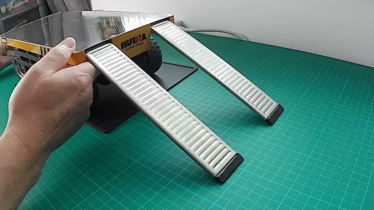 Huina 1578 Trailer hitch mod for tipper truck 1573