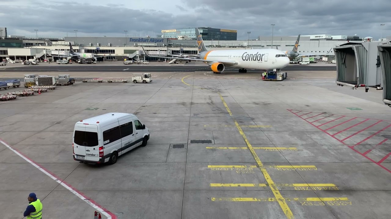 Pushback of a Boeing 767-300