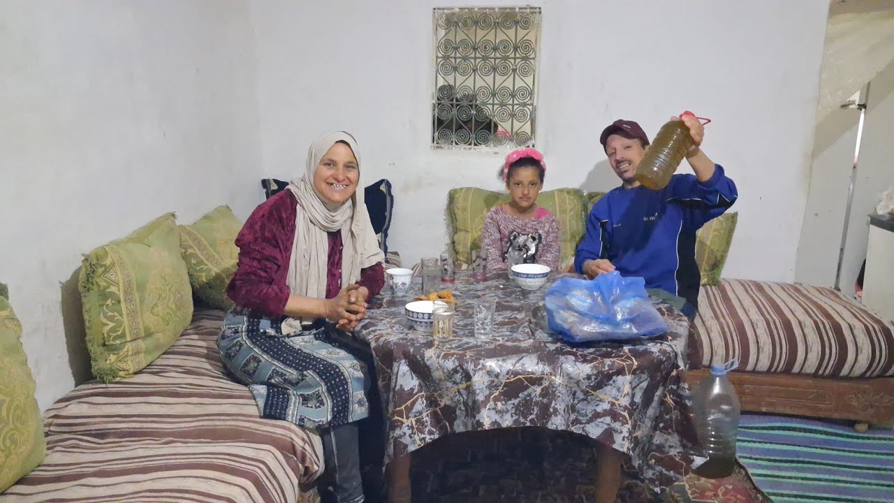 جايقولنا بسلامه الله يديه على خير ريم مسخاتش بيه