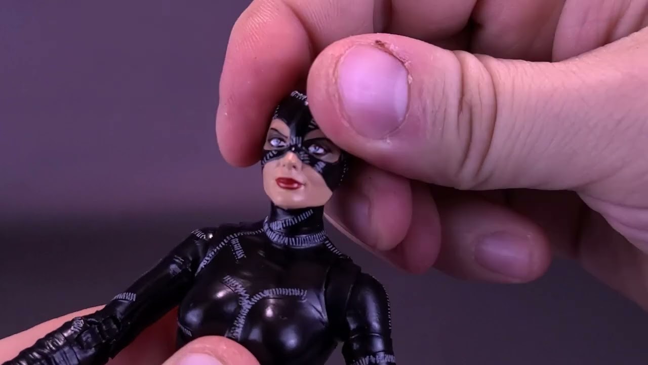 Обзор фигурки Женщины-кошки из вселенной DC Batman Returns от McFarlane Toys | @TheReviewSpot