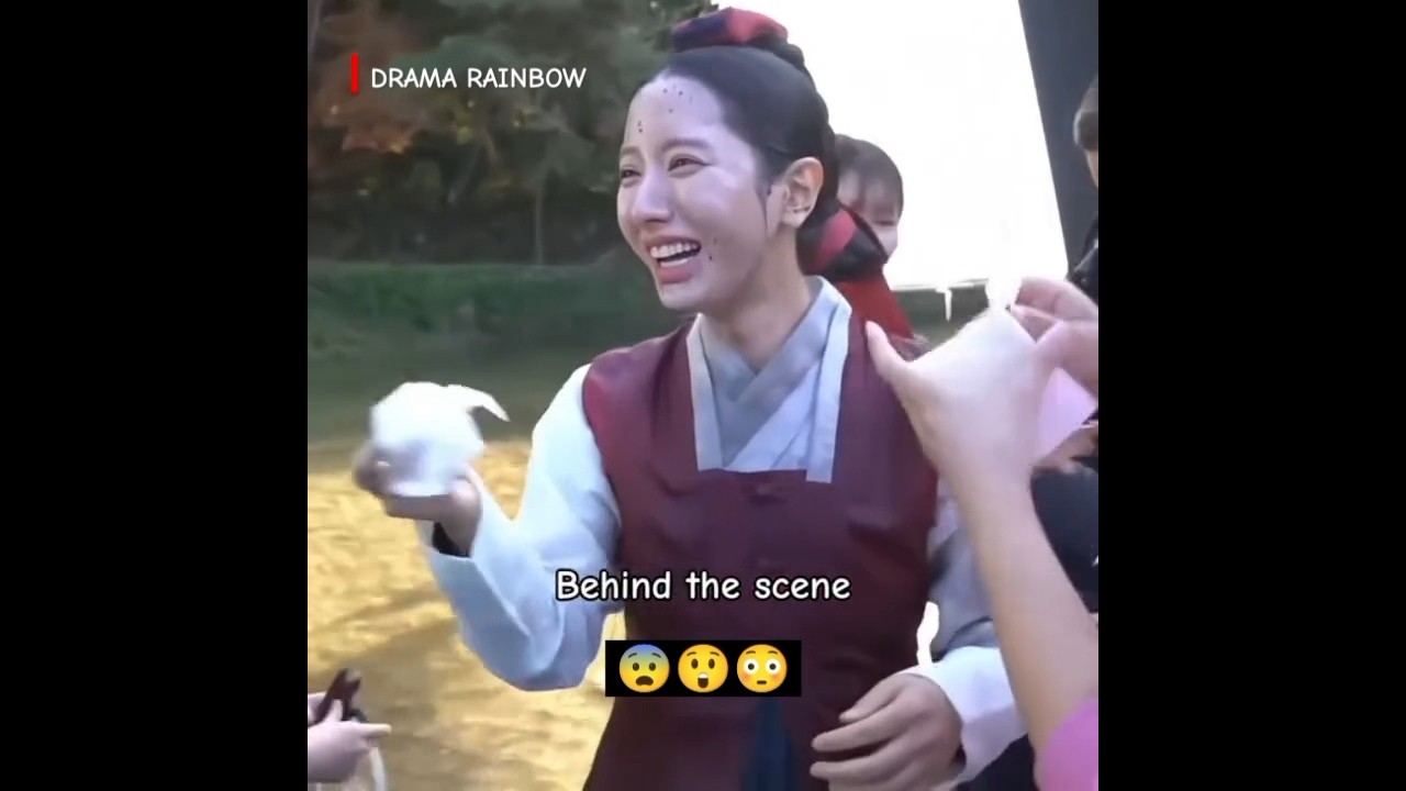 Behind the scenes of the haunted palace 🏚️