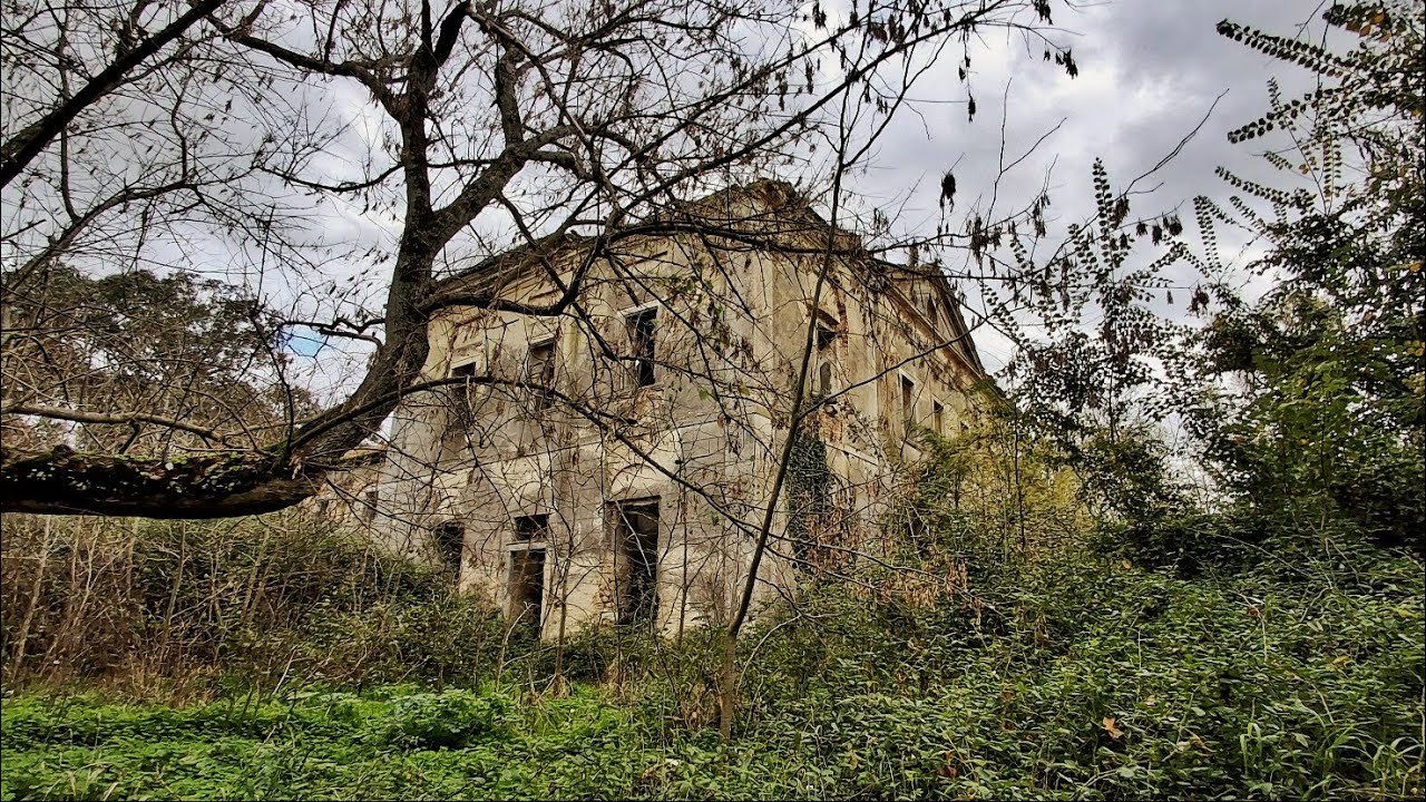 IMPRESSIONANTE PALÁCIO DO SÉCULO XIX ABANDONADO NA FLORESTA