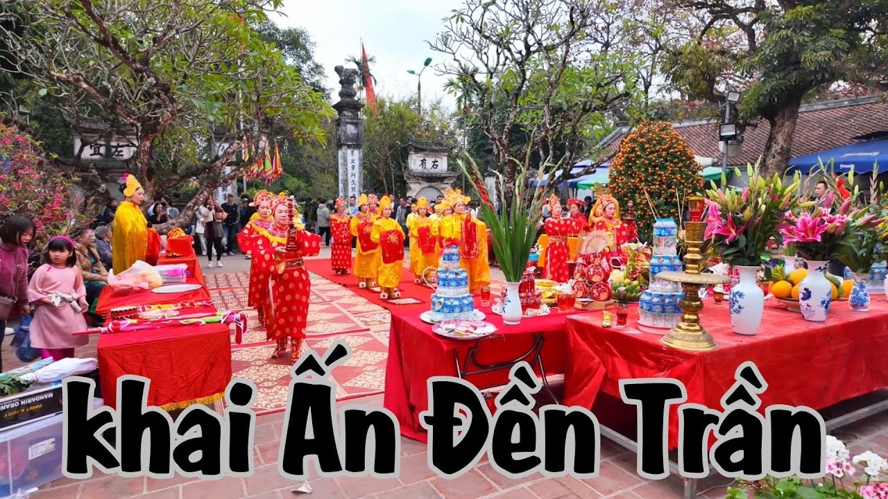 Tìm hiểu về Đền Trần và tục rút quẻ thẻ đầu năm
