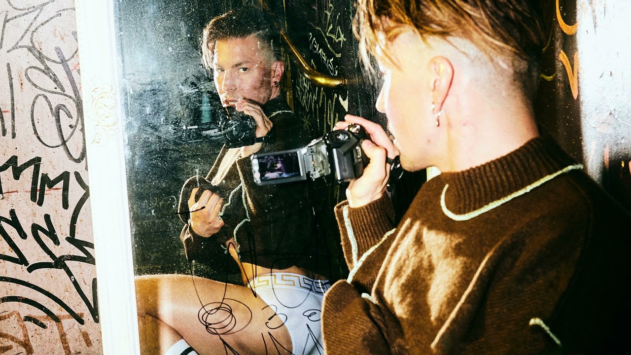 Antti Tuisku - GRINDR MAYHEM (feat. BESS) (Audiovideo)