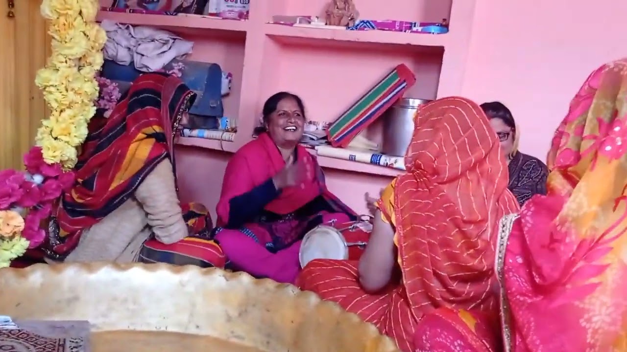 बन्नी गीत 🎉मिलनों किस बिधि होय 🎉 हाथ बाल्टी कपड़न की कीबहुत मजेदार || Nirmala upadhyay 