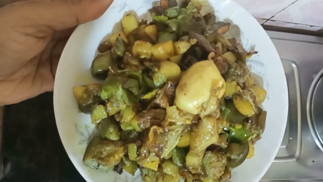 কাতলা মাছের তেল দিয়ে আলু বেগুন ভাজা // Katla macher tel(oil) diye alu Begun Vaja 