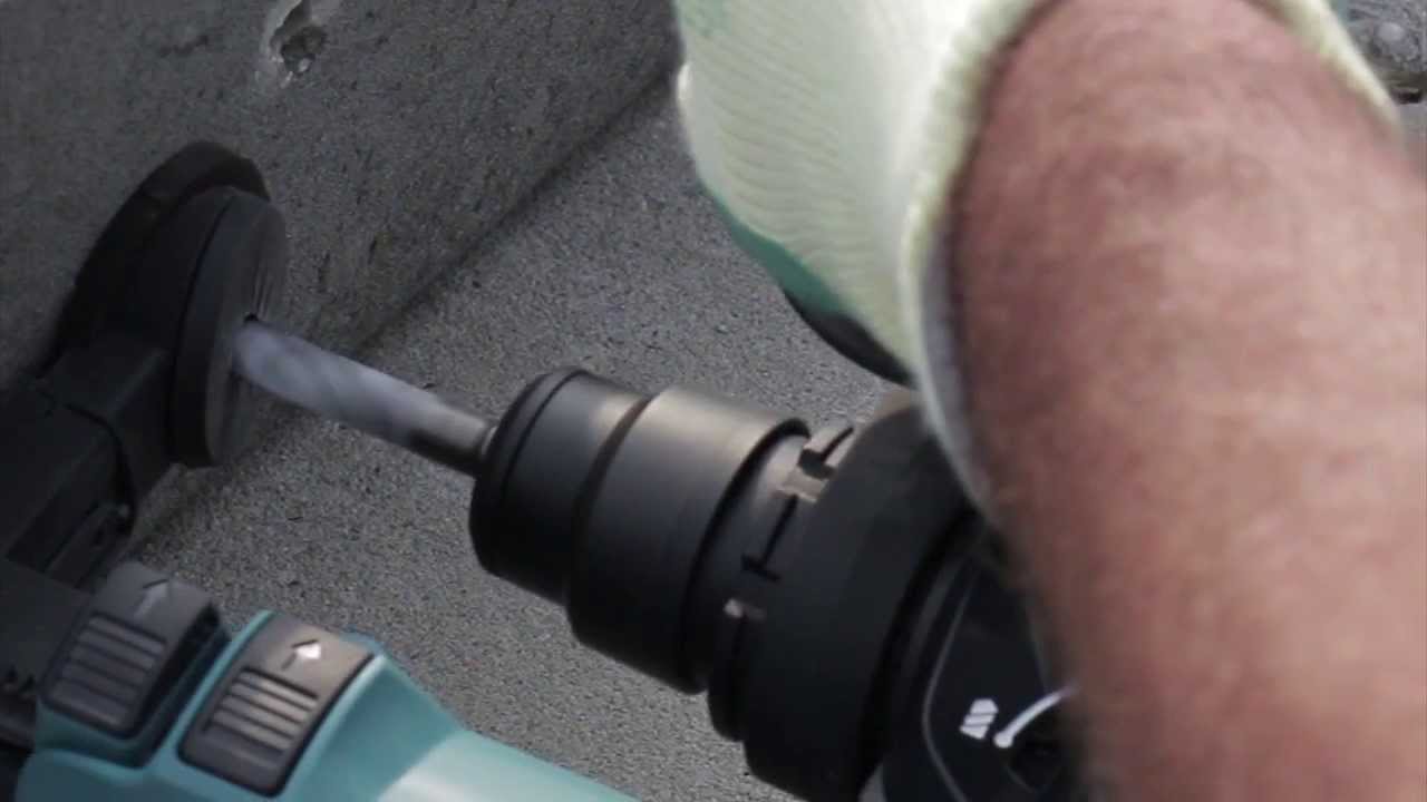 Stofvrij gaten boren met een accuboormachine van Makita met afzuigtelescoop