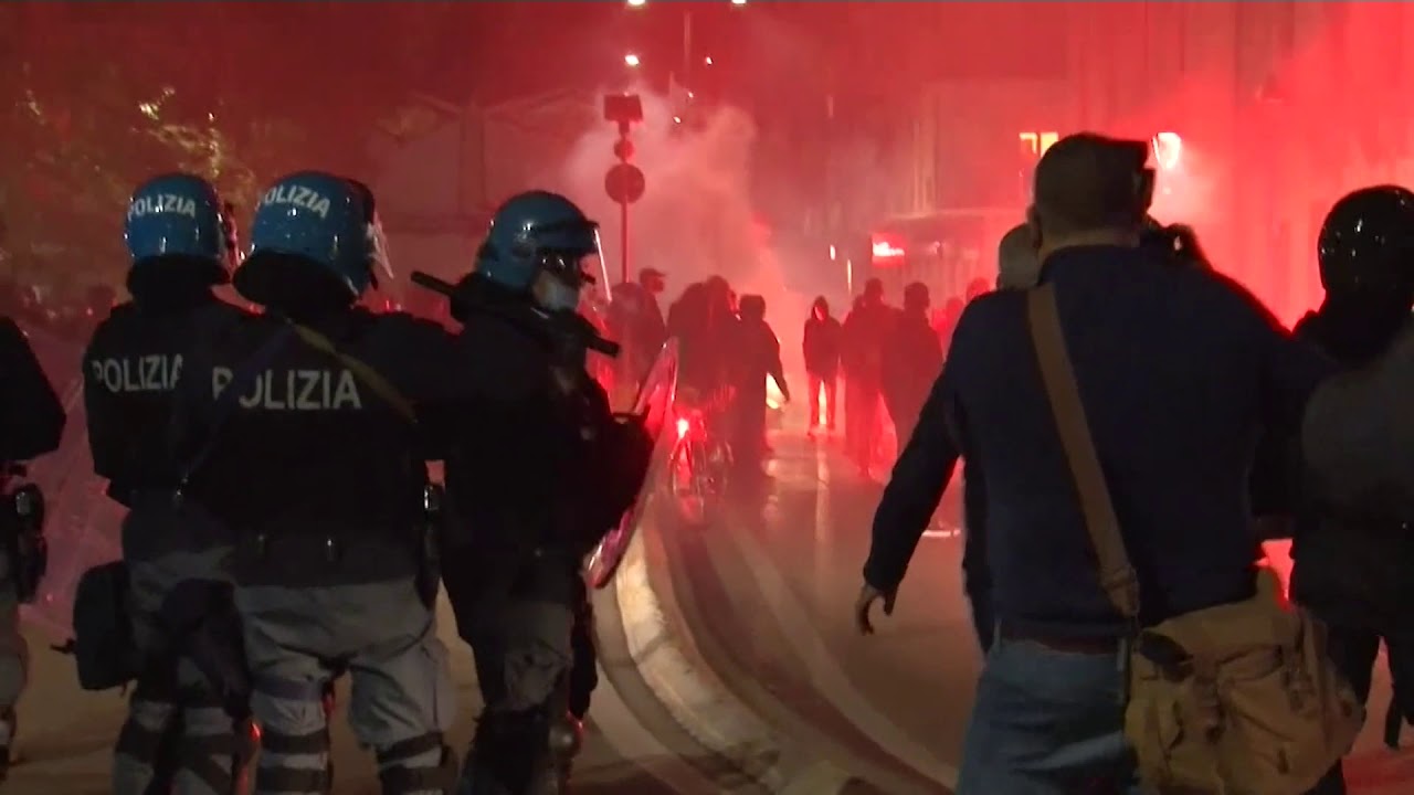 Pescara. Proteste e scontri nella manifestazione dei commercianti