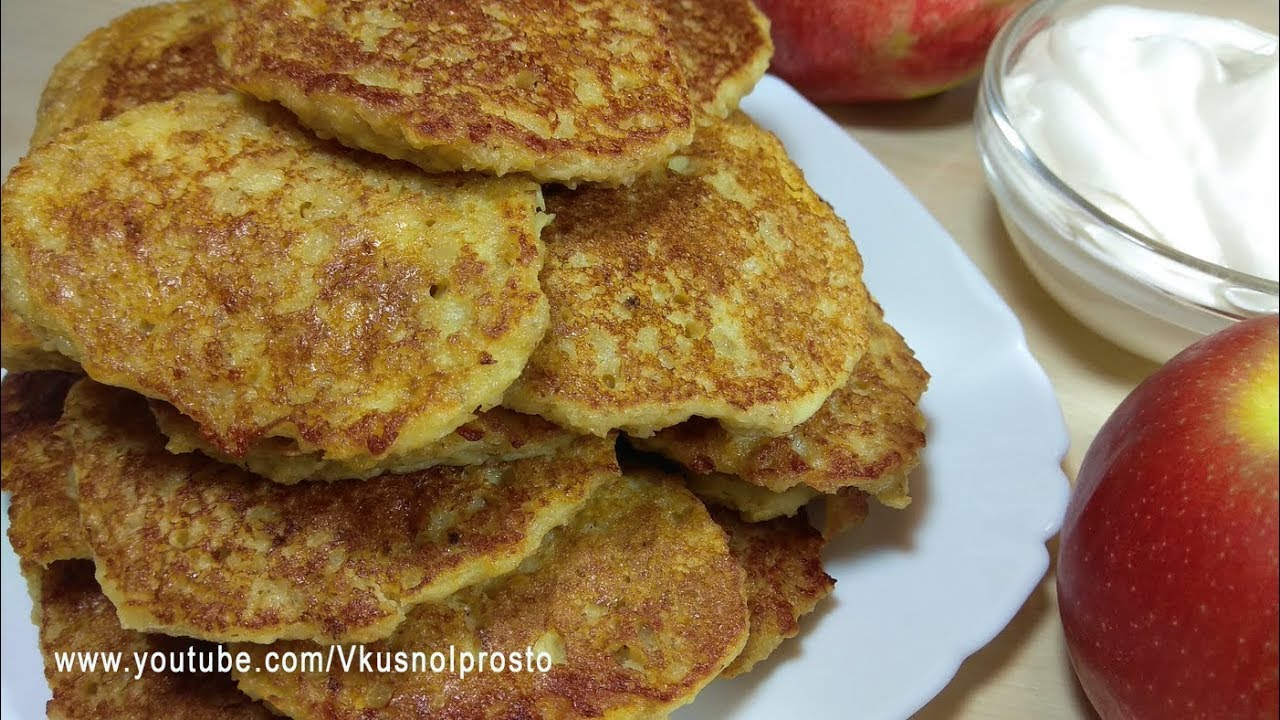 Вкусный и быстрый завтрак / Оладьи из овсяных хлопьев с яблоками