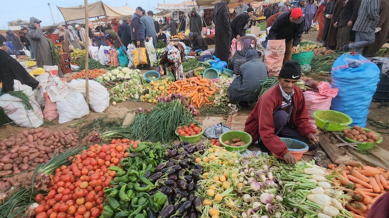 🇲🇦🎬🔥مباشرة من سوق الأسبوعي خميس سيدي بن رحال نقدم لكم أتمنة خضار 🍅🧅🥕🥔🍊تاريخ تصوير 8/2/2024