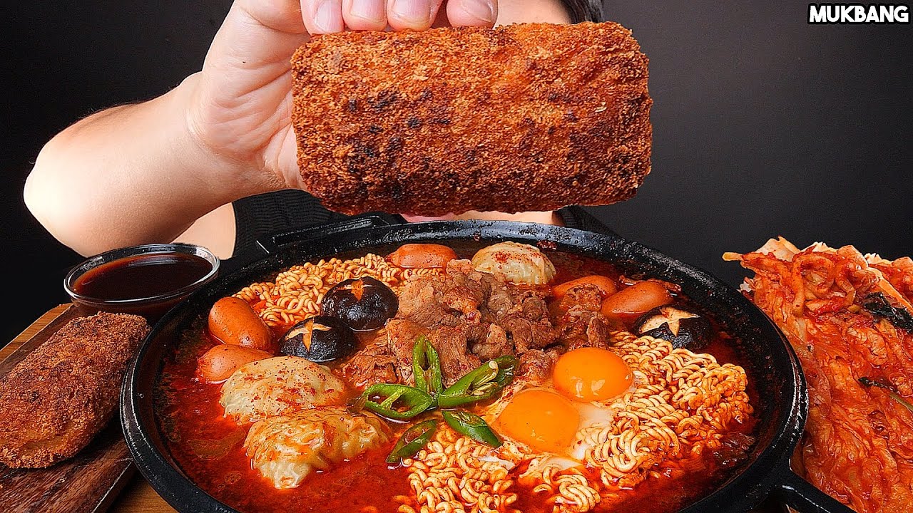 острая лапша и котлета из свинины, грибы SPICY NOODLE PORK CUTLET KIMCHI EATING ASMR MUKBANG