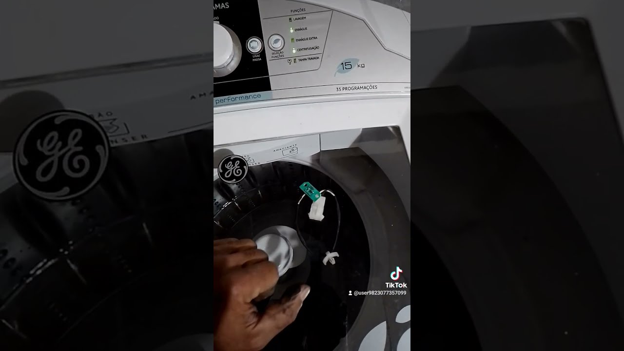 máquina de lavar roupa GE 15 kilos piscando LED no painel