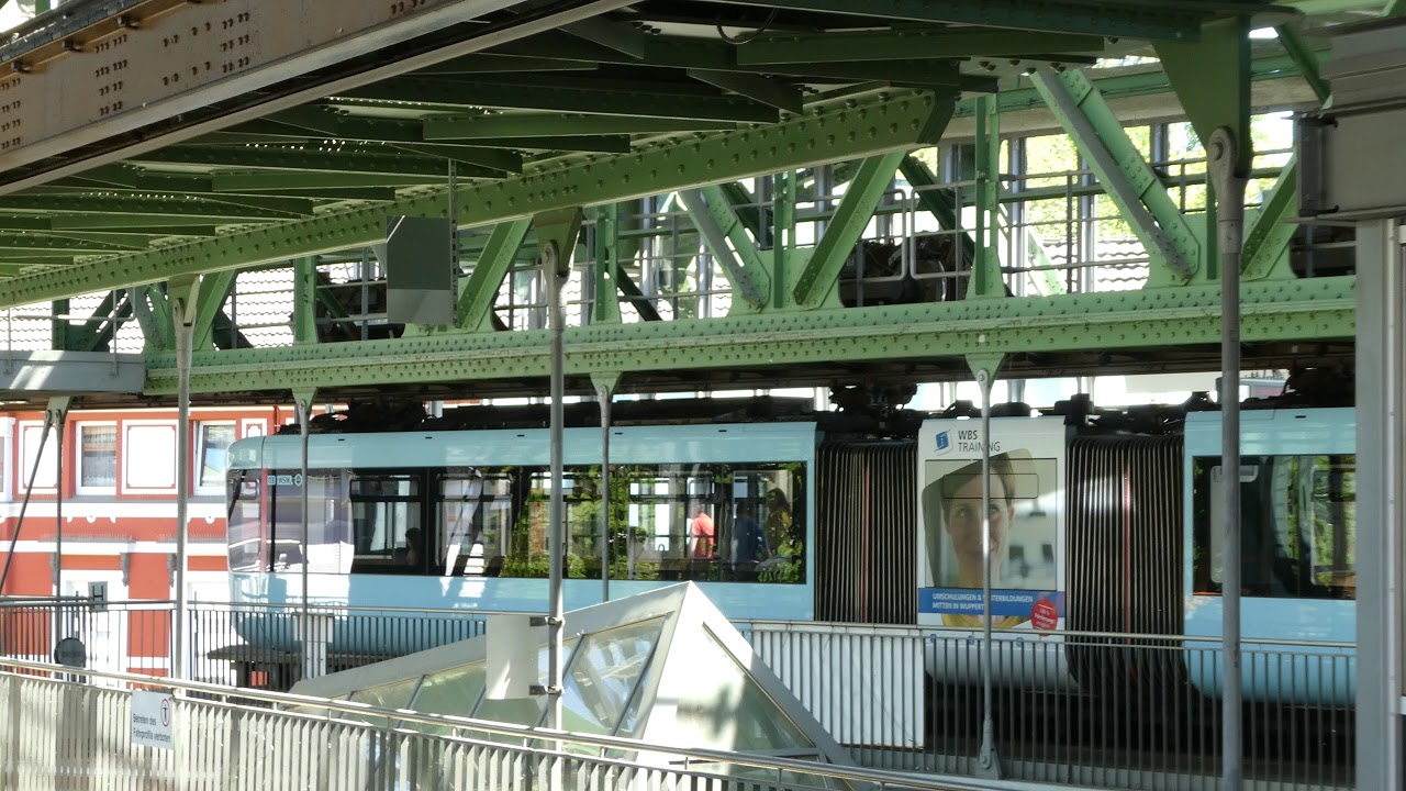 WSW Neue Schwebebahn an der Wendeschleife