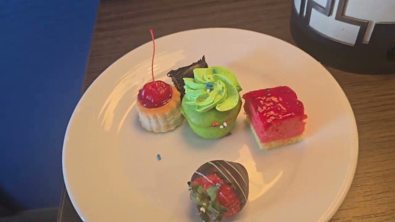 Quantum of the Seas Balcony stateroom 10628 video tour. Www.DeesTimes.com 