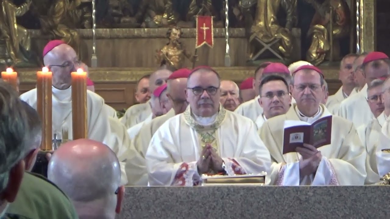 Procesja wejścia - Ingres Abp.Zbigniewa Zielińskiego do Katedry Poznańskiej