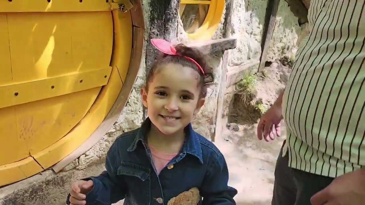 HOBBİTLERİN YAŞADIĞI EVE GİTTİK !! HOBBİT EVDE KİMLER VAR ?! BAHAR BANU ALYA GÖKHAN !!