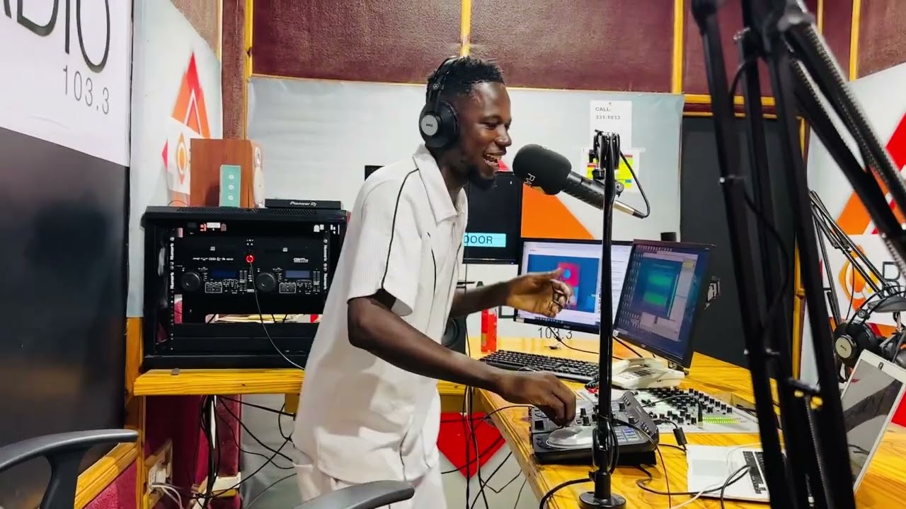 RADIO MIX VOL 20,FT ST,BENJAMIN,ASIDIK,MIKE CEE,T BERRY,HUSSAIN DADA,MIX BY DJ COUNTRYMAN