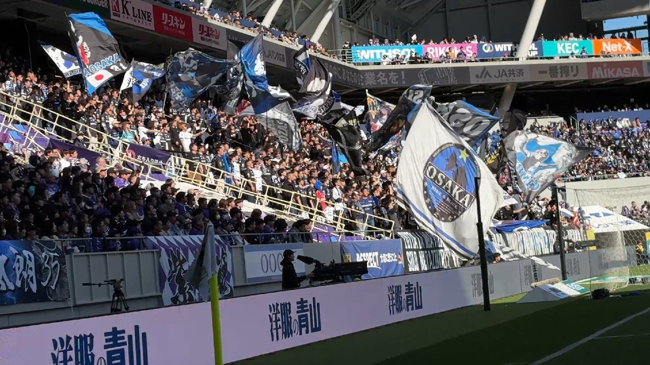 2026/03/14 試合前半のガンバの応援の様子（チャント: FORZA GAMBA）