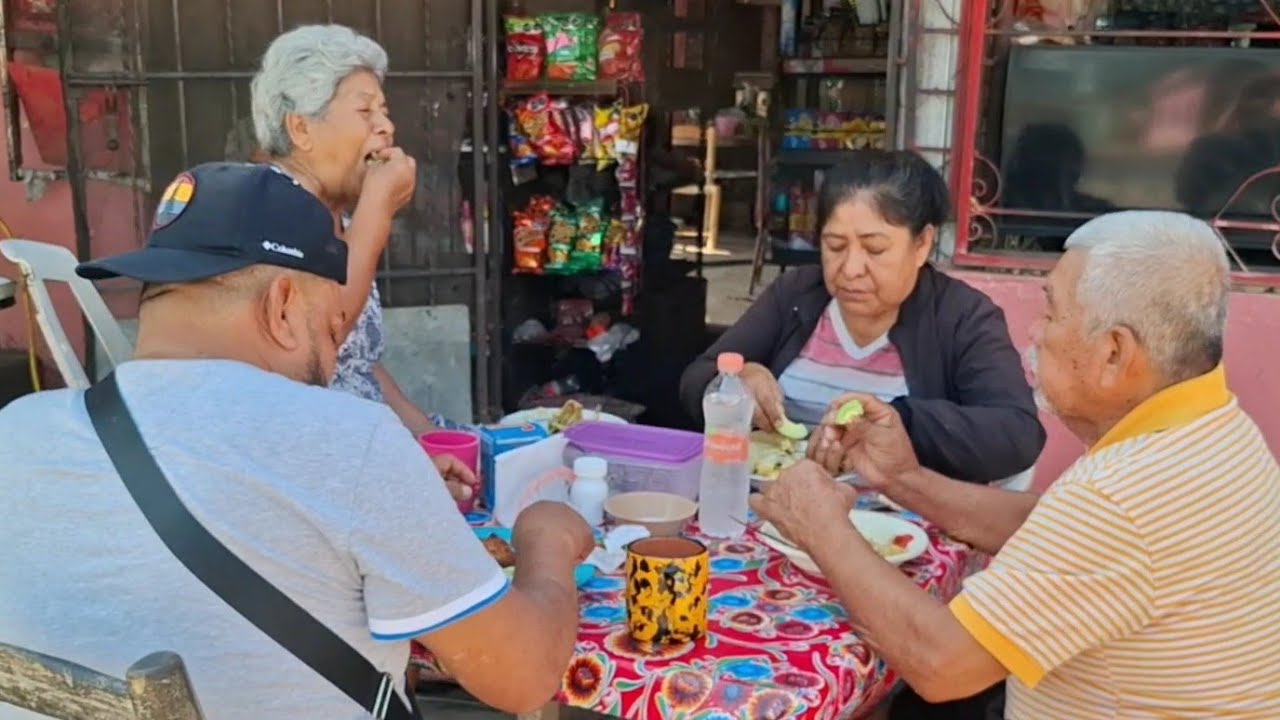 Comiendo con Diojenes carbajal y doña Soco, Guerrero región Tierra caliente 