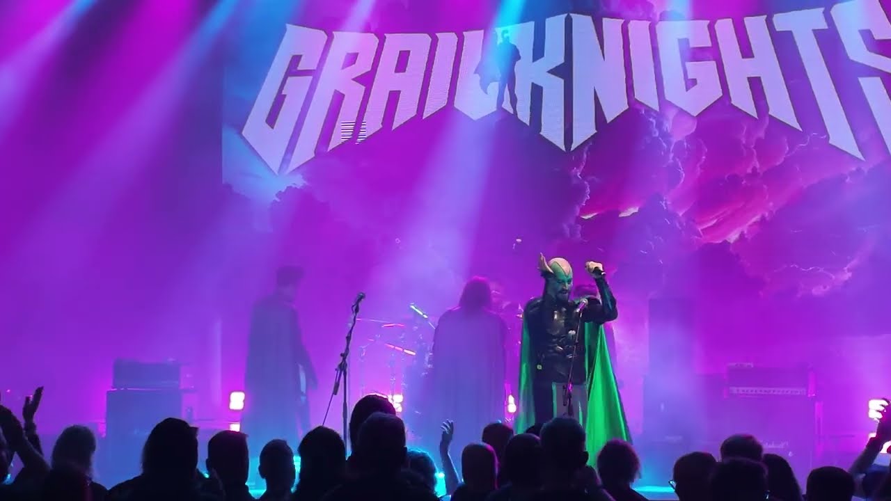 Full Metal Cruise XII Part I, Die Grailknights mit der Muskelwelle im Theater