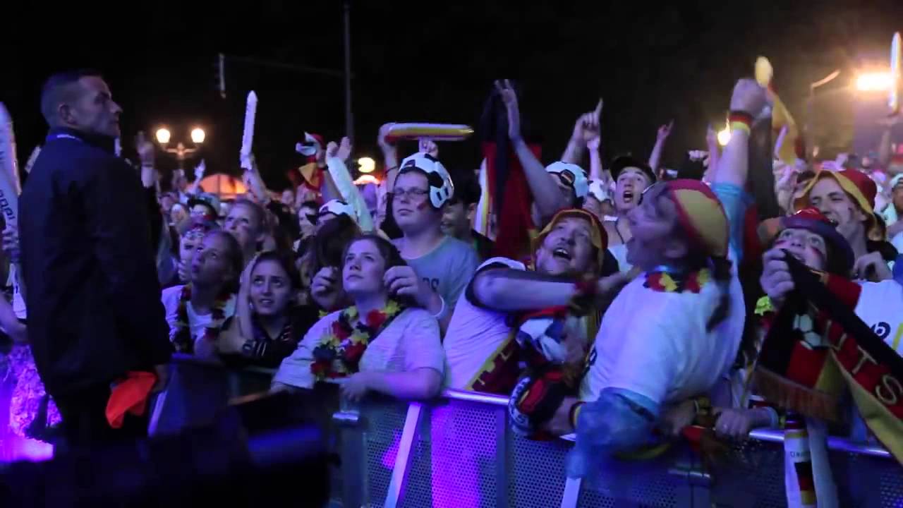 Deutschland   Brasilien 7 1  Halbfinale WM 2014 auf der Fanmeile in Berlin