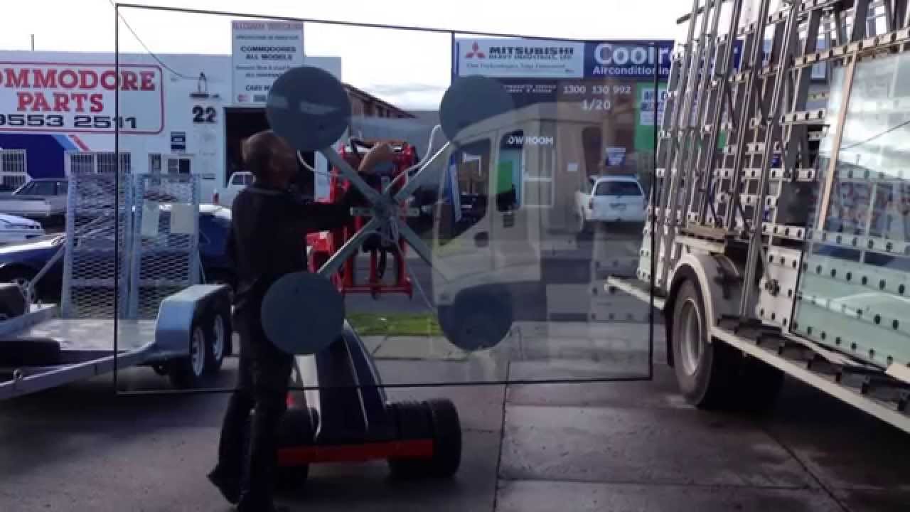 Titan 575 Glass Lifter - Unloading Glass