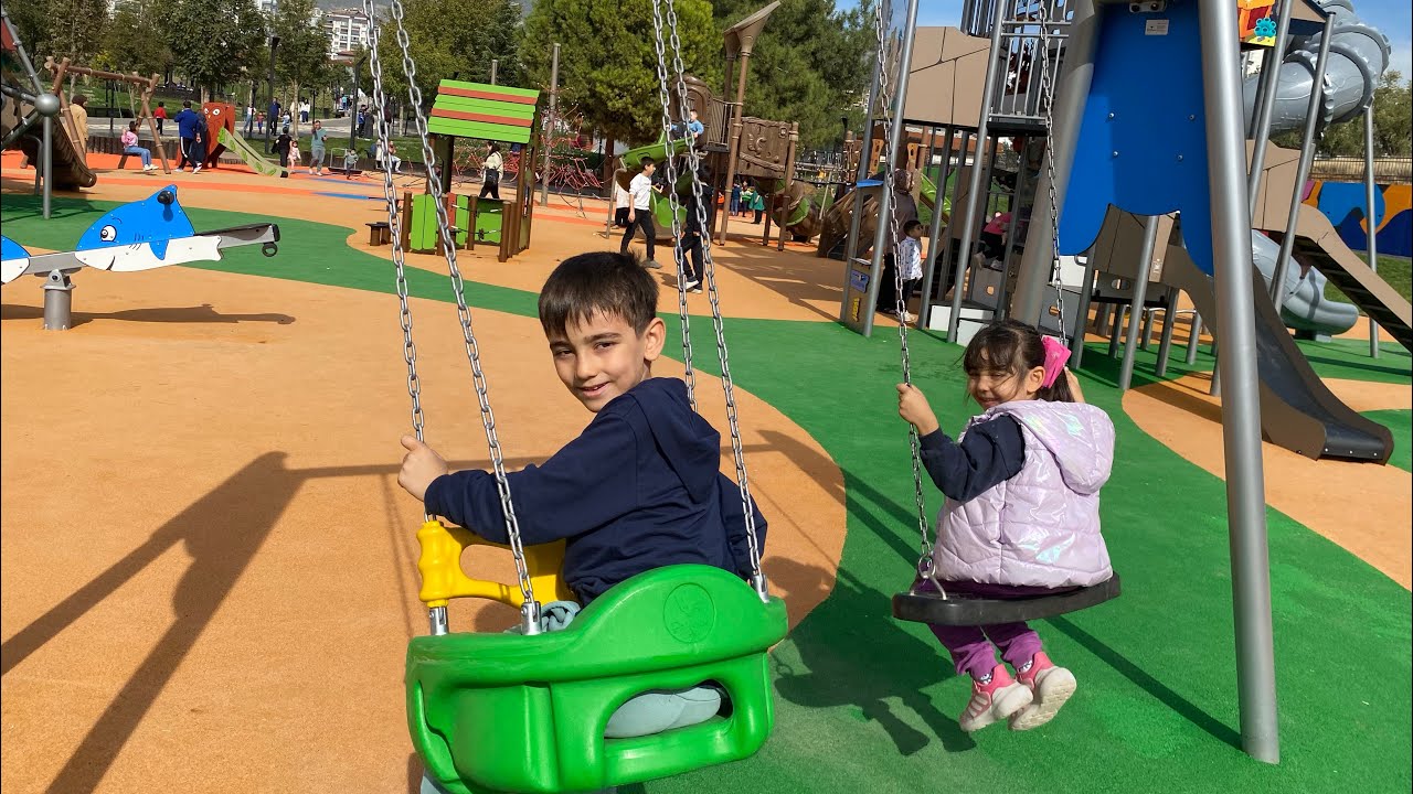 Park Videoları - Dondurma Parka Geldik - Aybüke ile Hüseyin Eren ile park videosu - Kaydırak 