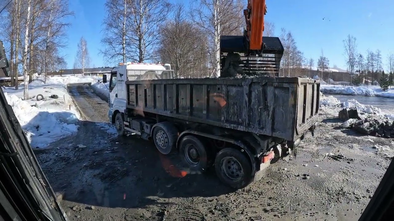 Mahtikeli touhuta. Kohta loppuu! Nice Weather and Happy Ending! Hitachi ZX225USRL-6