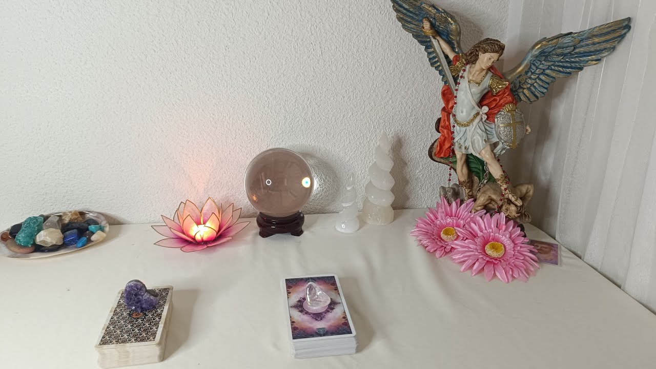 ✨🔮 ¿QUIÉN TE AMA EN SECRETO? 🔎💞 ¡DESCÚBRELO AQUÍ! 😍 tarot interactivo amor ✨