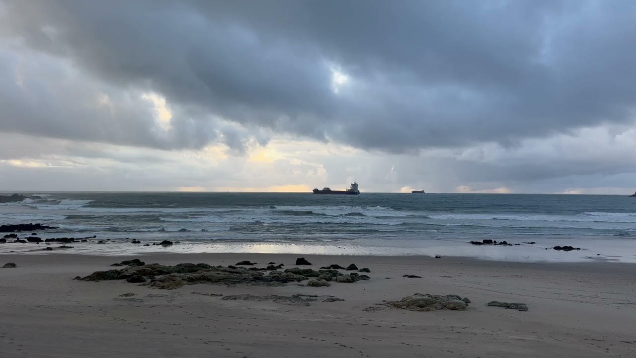 40 minutes of ocean waves at a windy, cloudy sunset