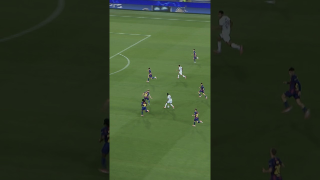 Nuno Mendes running the show in Barcelona 💨✨&nbsp;#psg #nunomendes #ucl #championsleague