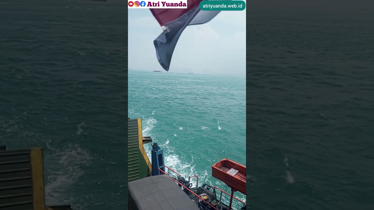Terlihat resort mewah, kapal tanker bawa gas dan Singapore. trip Dumai Batam part 10