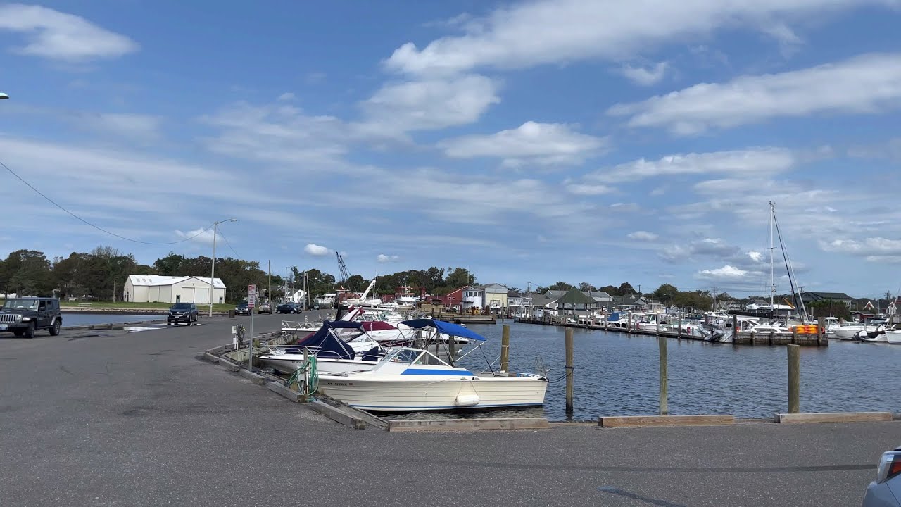 DRIVING BY BAYPORT BEACH AND SAYVILLE, NEW YORK, 4K/60