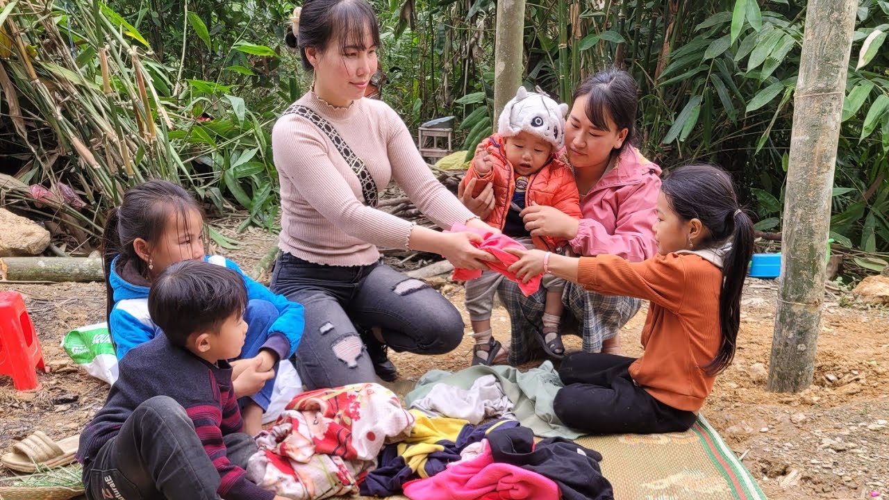 A kind neighbor gave money and clothes to the orphaned mother and her two children.