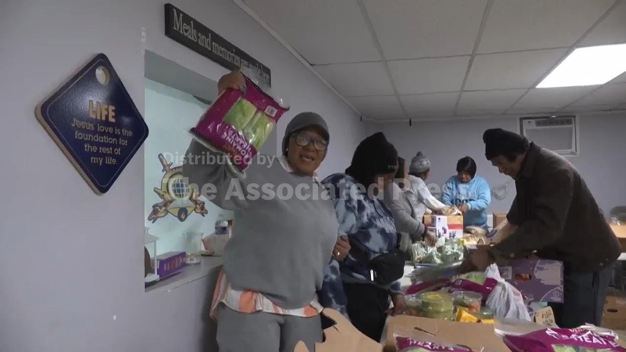 Nashville residents without power pick up fresh food at church during ice storm