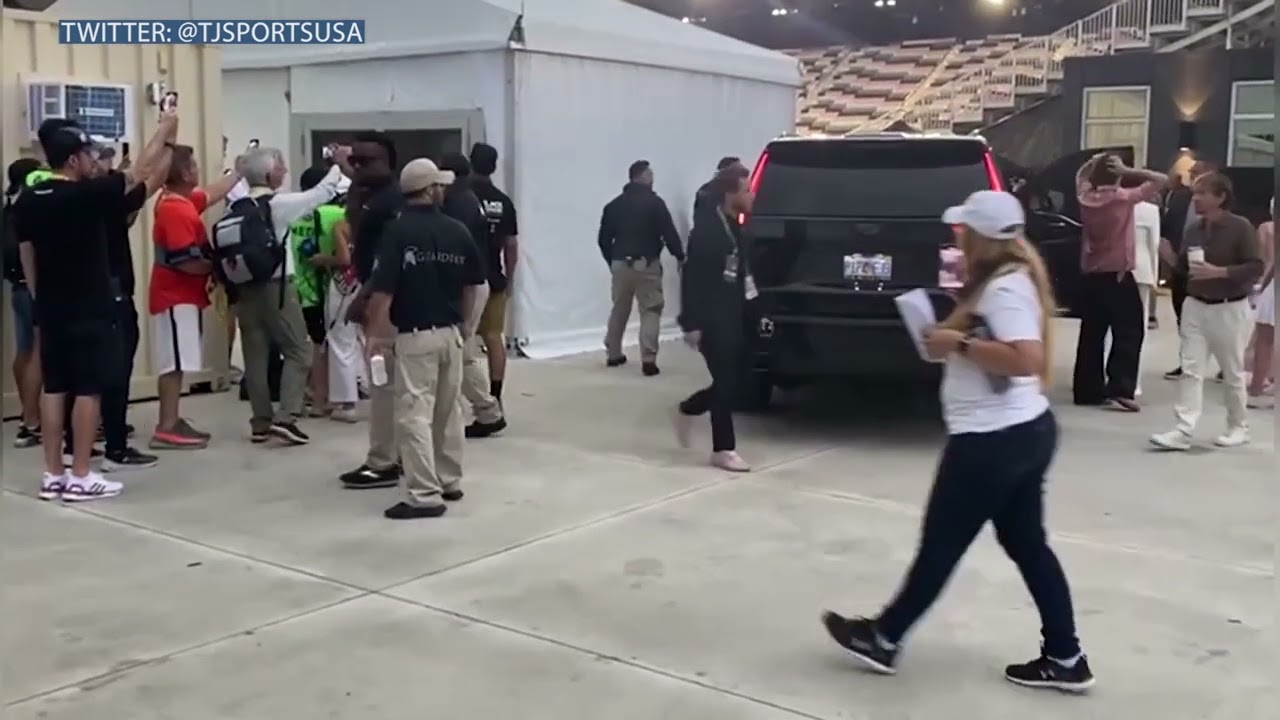 WATCH: David Bechkam ARRIVES to Lionel Messi's PRESENTATION with Inter Miami