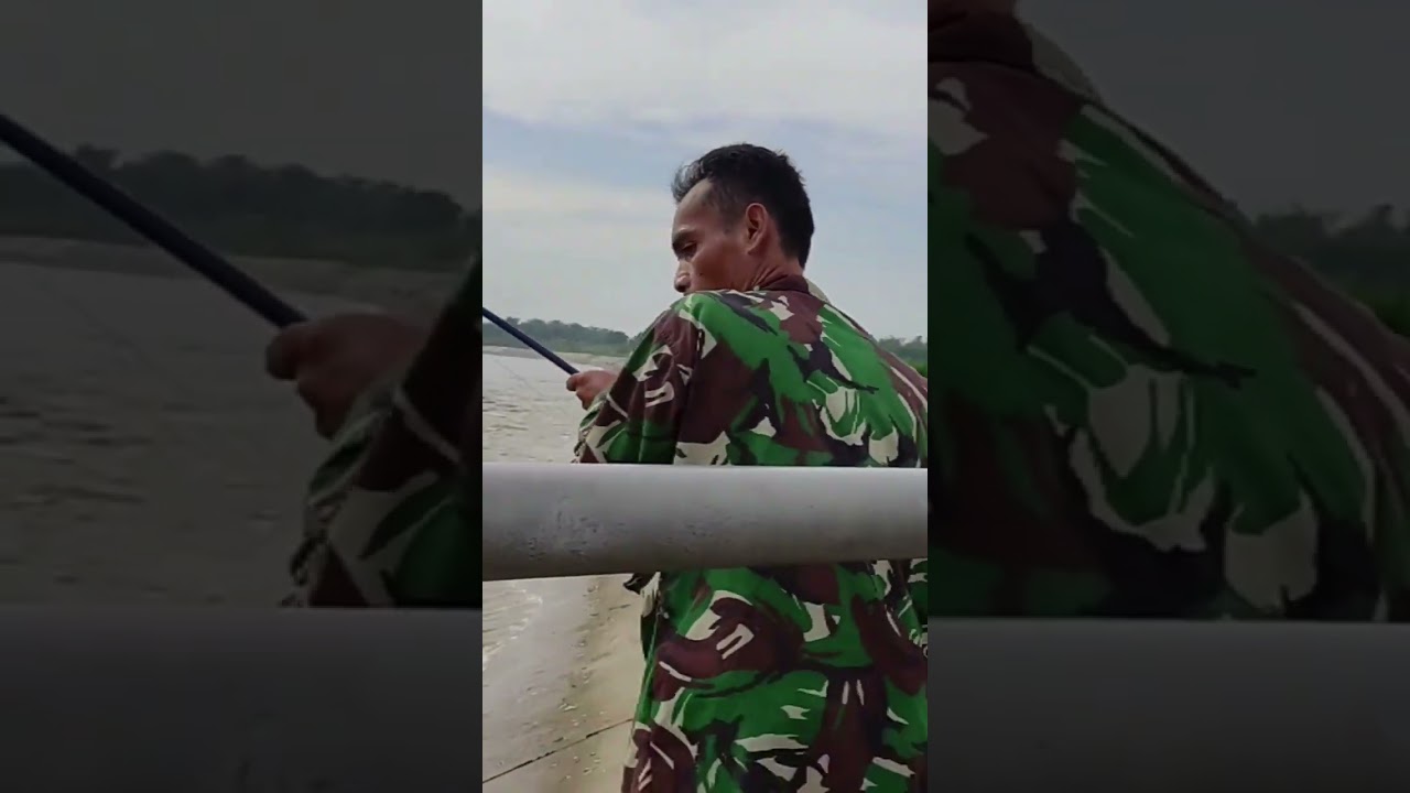 Nekad sekali cari ikan di arus deras pakai alat seser