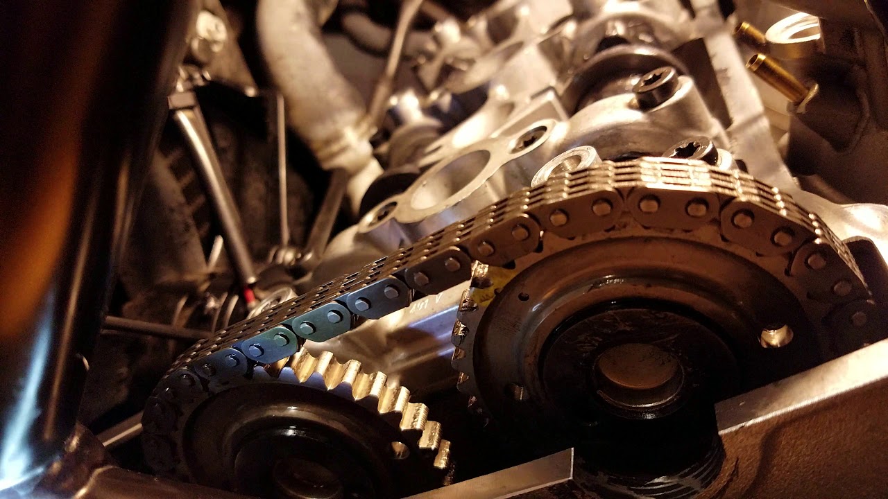 MV Agusta F3 800 / 675 Part 2 comparing hydraulic tensioner to manual