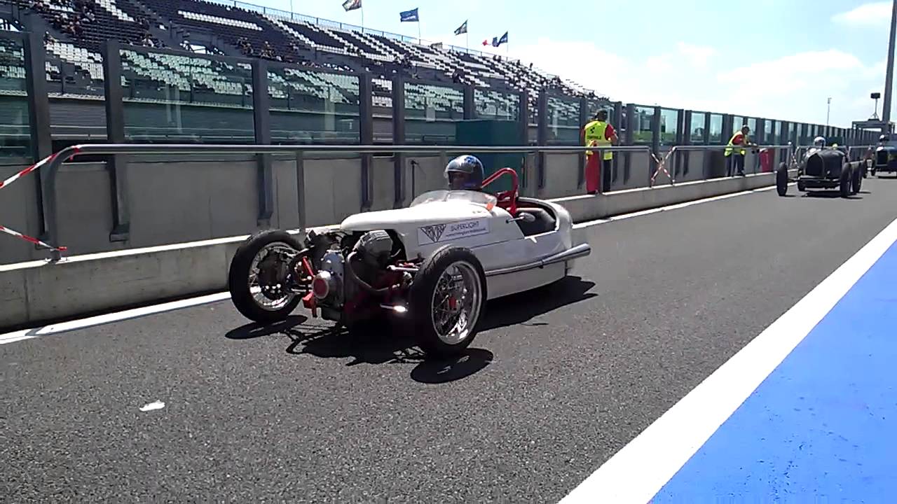Classic Days 2013 &agrave; Nevers Magny Cours le 4 Mai 2013 : Start Old Compet 1